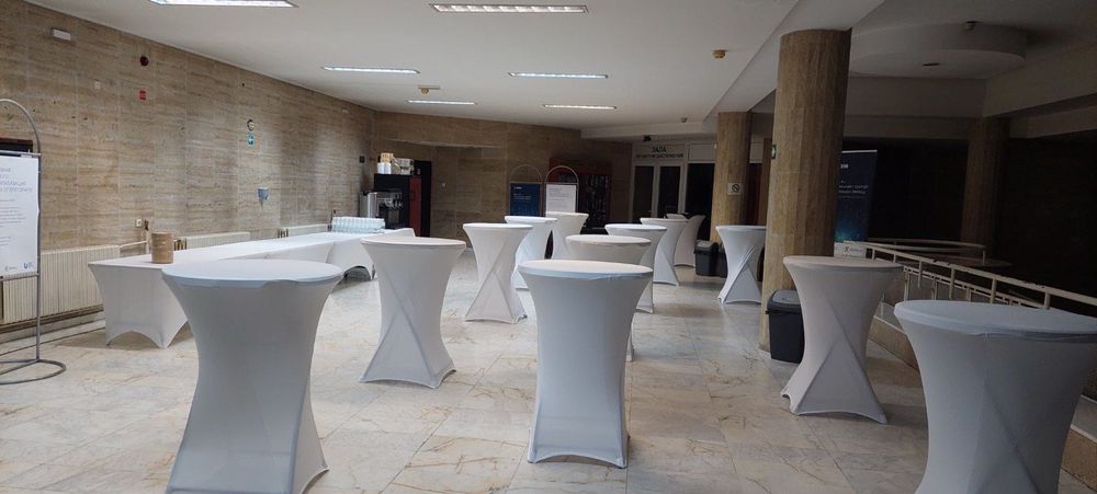 Коктейлни и кетъринг маси под наем