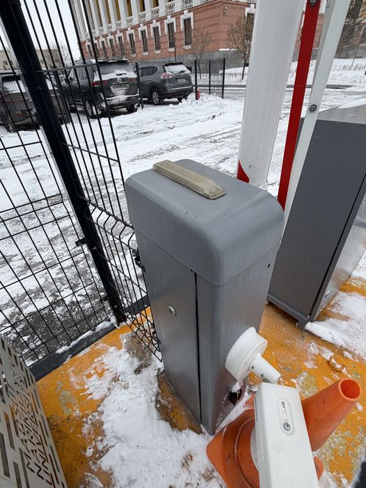 Шлагбаум DoorHan в хорошем состоянии