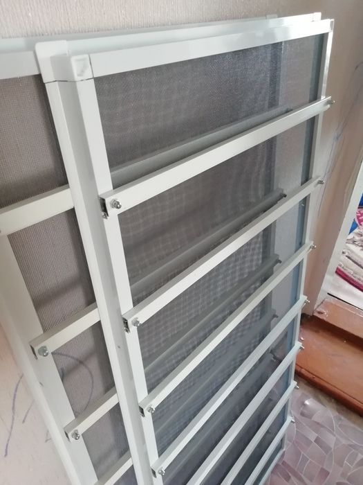 Москитная сетка с решеткой