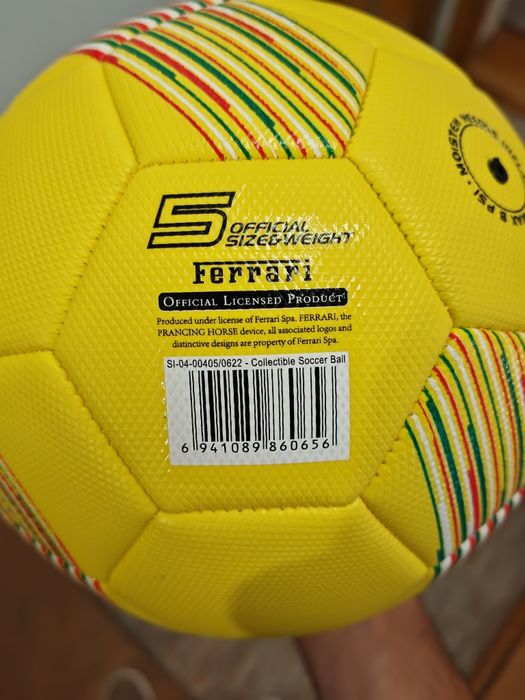 Vând minge fotbal mărimea 5 - Scuderia Ferrari