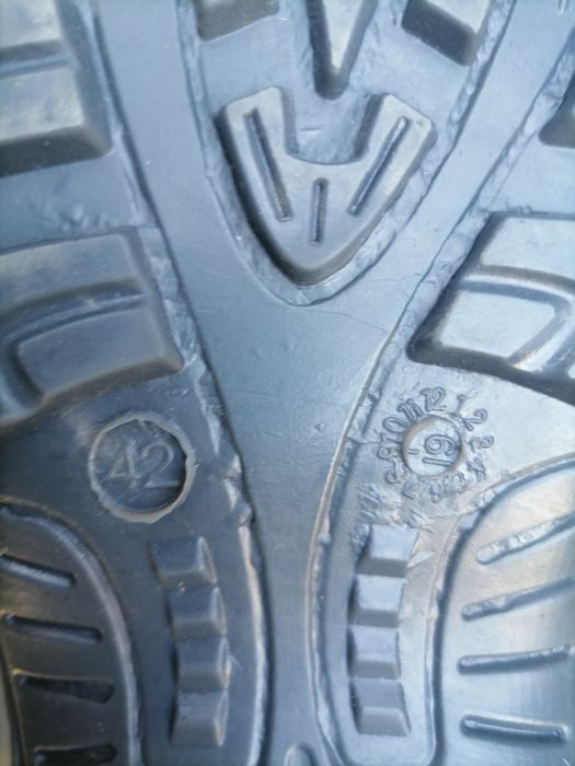 Продам спец обувь