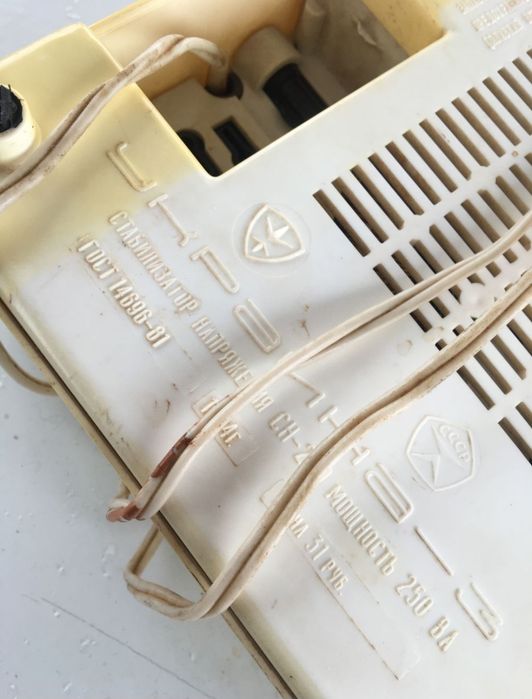 Стaбилизатop напряжения