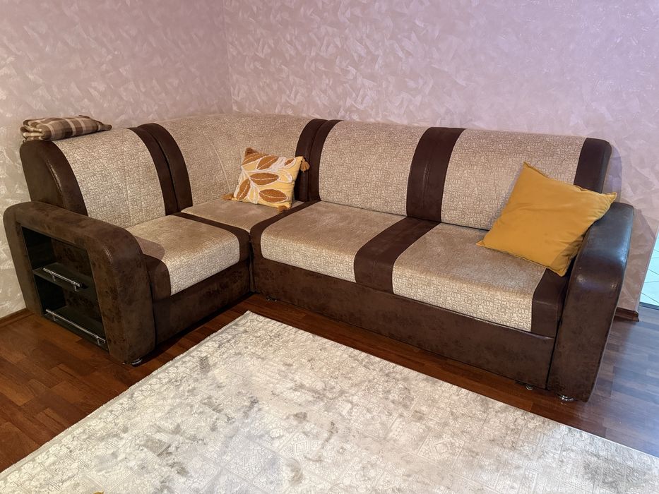 Угловой диван антвандальный