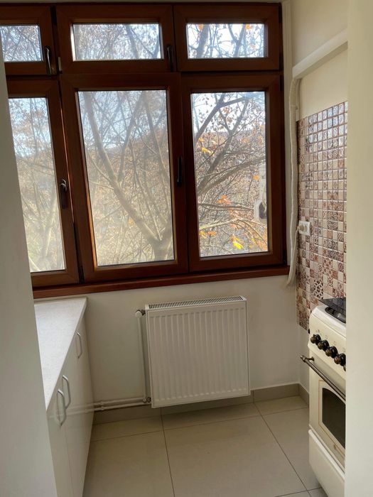 Direct Proprietar: Apartament 3 camere, complet decomandat și renovat – Zona Lipovei