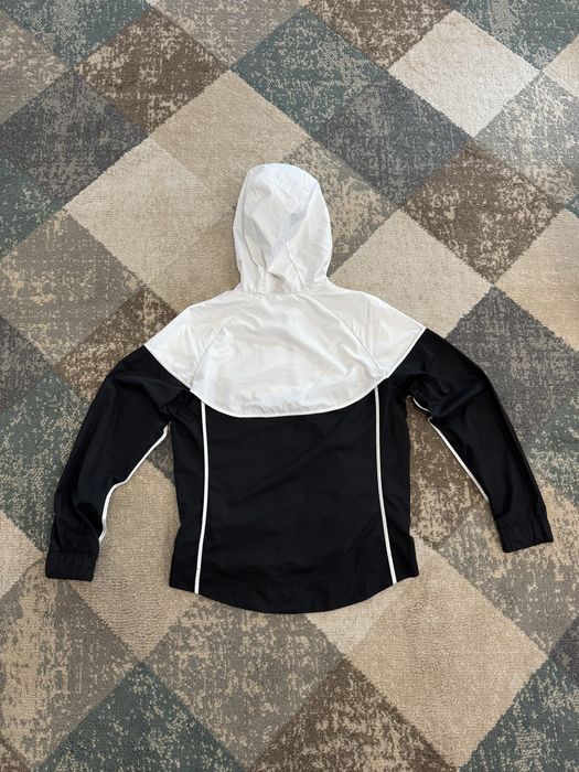 Дамска ветровка Nike