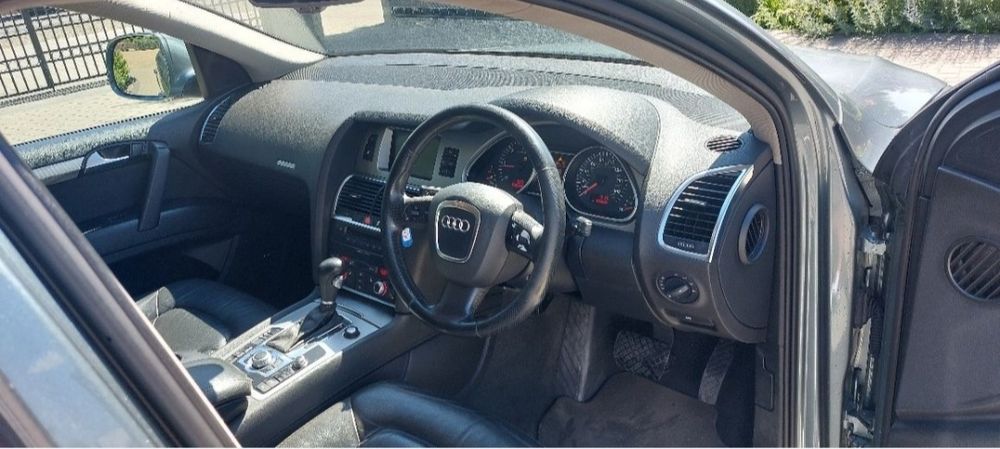 Audi Q7 din 2009 motor 3.0 V6 Volan pe dreapta Anglia