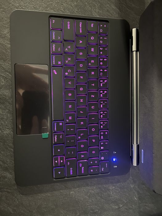 Husă cu Tastatură Earto pentru iPad Air 11 / Pro 11, Magic Style, Trackpad, Iluminată,