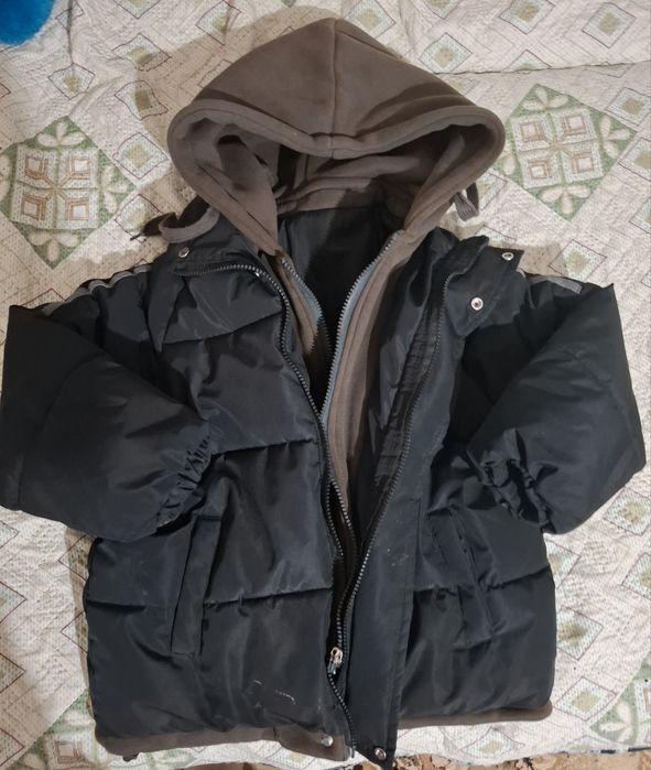 Продам куртку детскую
