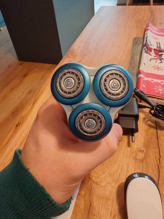 Електрическа самобръсначка Philips S7310