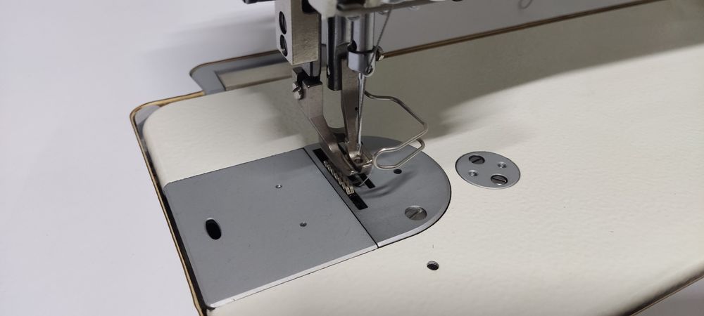 Продам швейную машинку Zoje 0303L