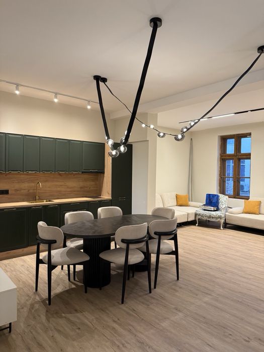 Продава се Къща в София, Център - 160 кв.м за 1467 €/кв.м - Снимка #1