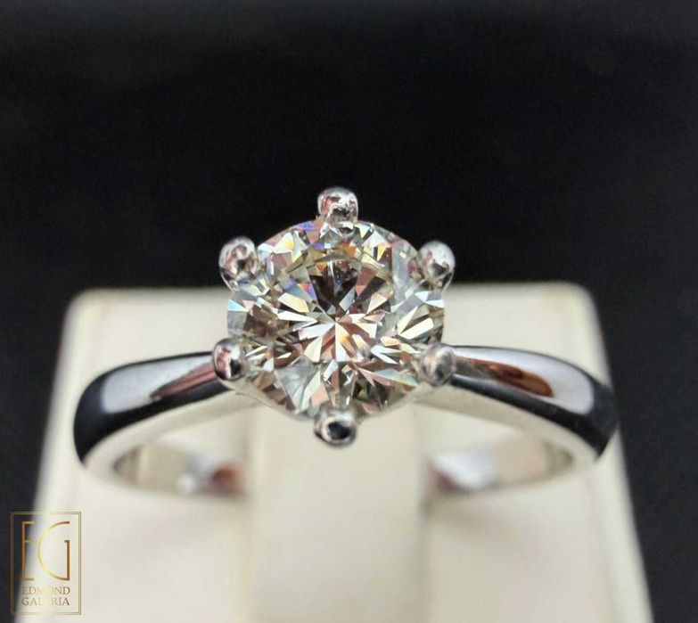 Inel din aur alb, decorat cu un diamant