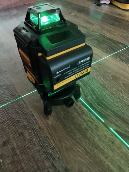 Nivela laser dewalt cu 16 linii