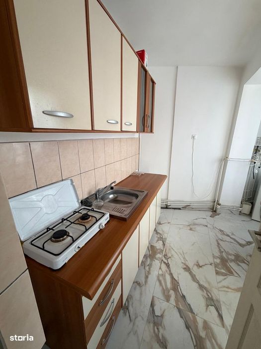 Garsoniera etaj 4 - bloc de apartamente, strada Torentului