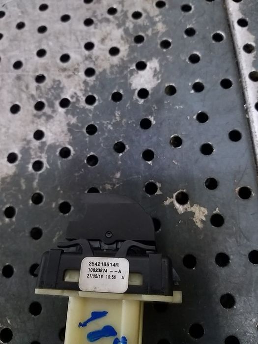 Buton geam electric dreapta fata renault captur 1 j5 h5 254218614r