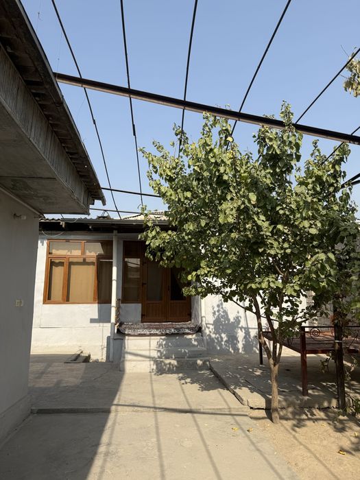 Srochna 4 xonali uy sotiladi