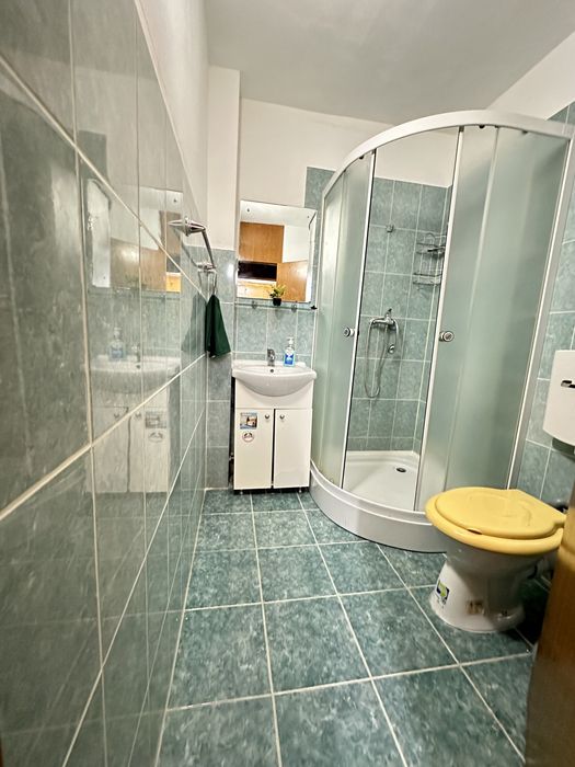 Inchiriez apartament cu 4 camere