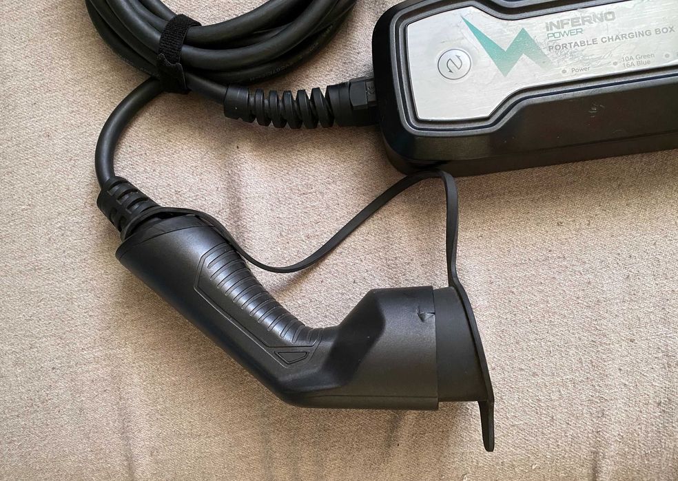 Încărcător portabil EV Inferno Power 230V 10A 16A comutabil, IP66