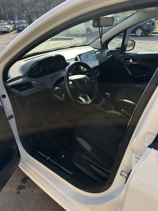 Peugeot 208 Allure  1,6 BlueHDI An 2016 Facelift