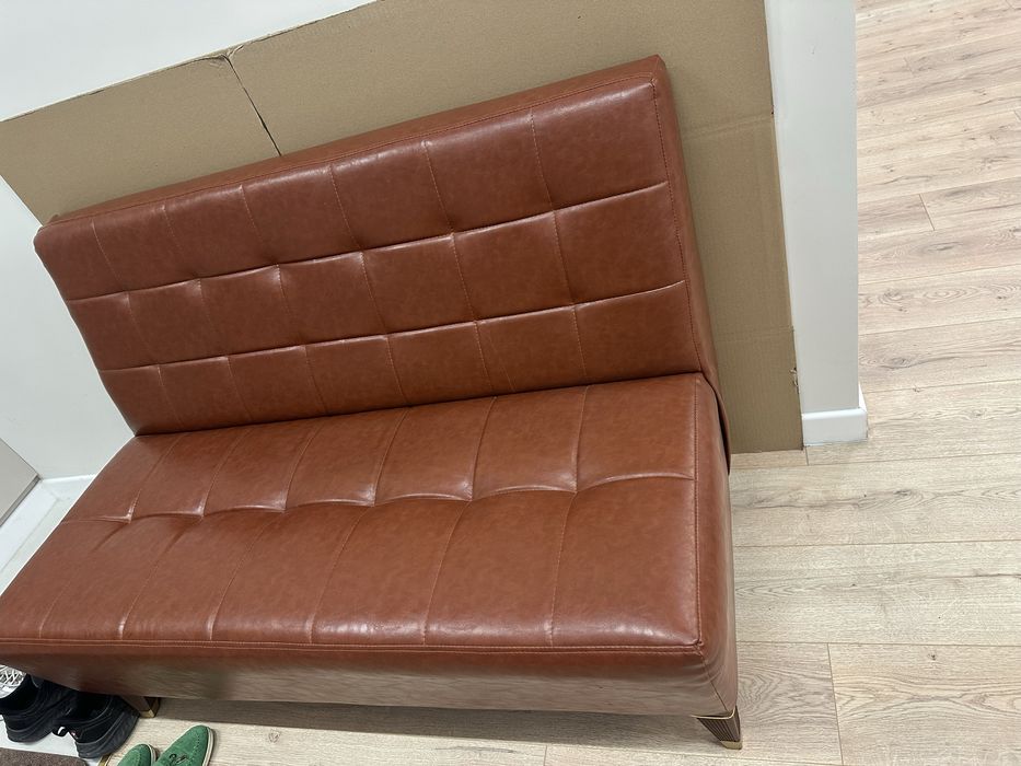 Диван коричневый