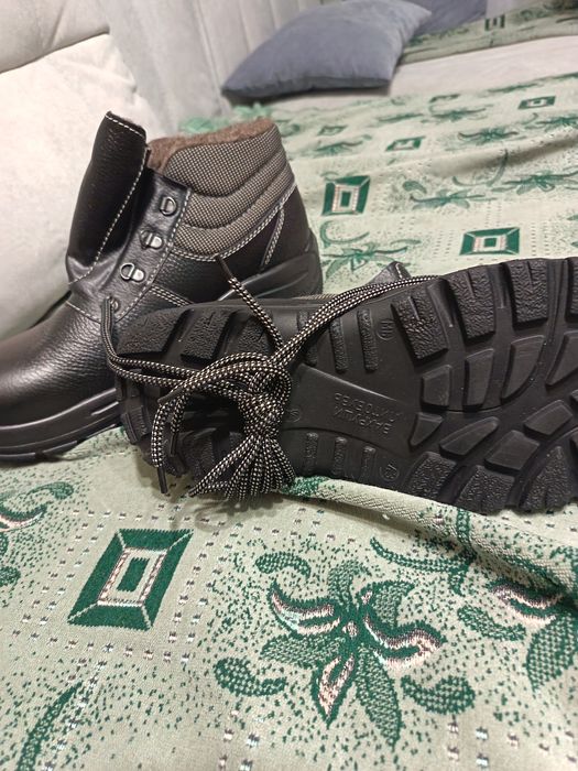 Продаю зимнюю обувь.