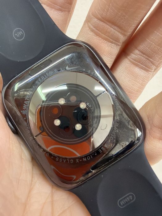 Продам Apple watch 6 series nike