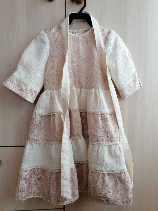 Vând rochiță pentru fetite.