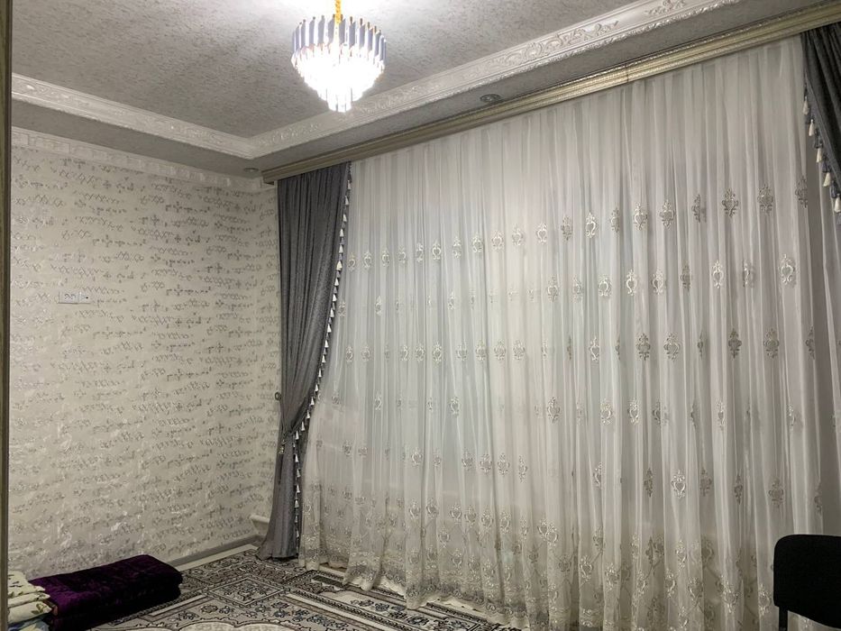 Barcha sharoitlarga ega UY SOTILADI