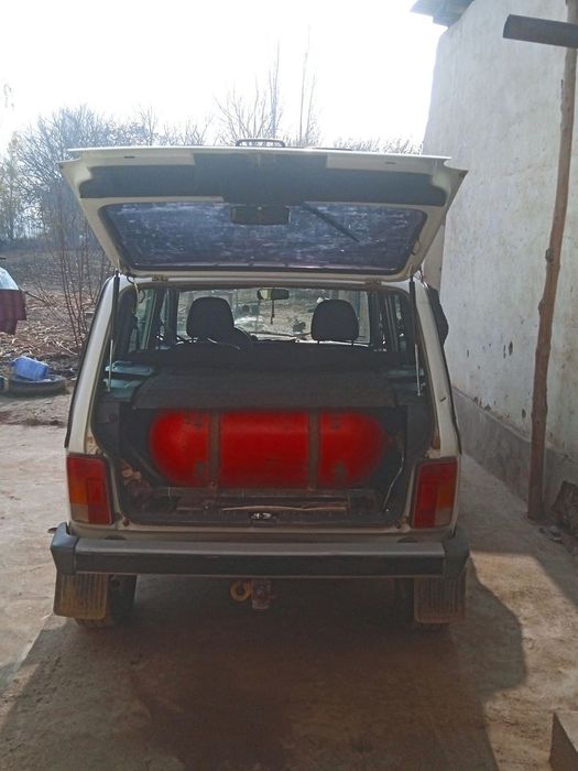 Lada niva 4×4 metani bor