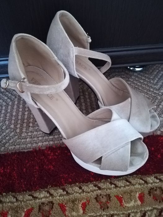 Продам туфли, босоножки