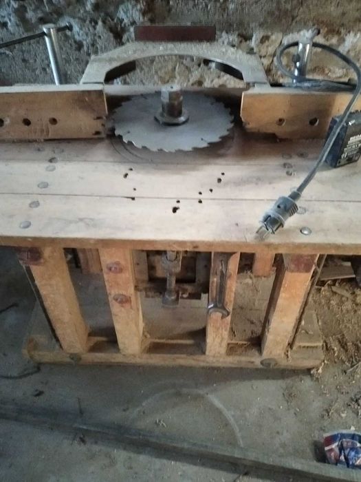 Продавам дървообработващи машини