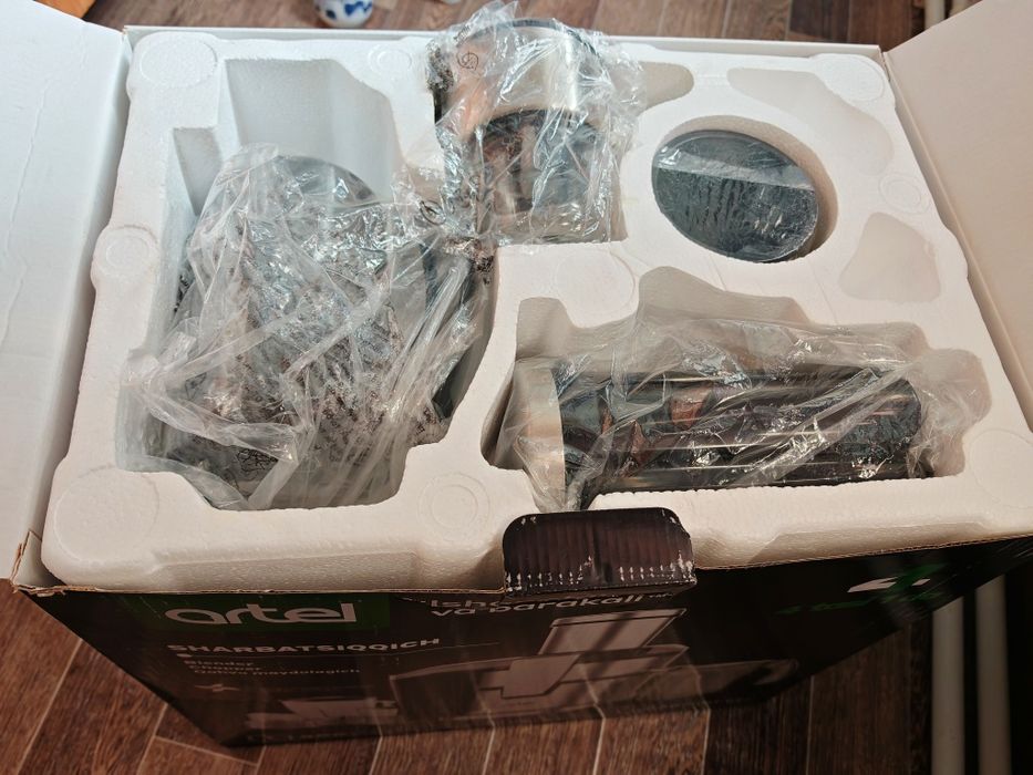 Кухонный комбайн Artel ART-JM-636