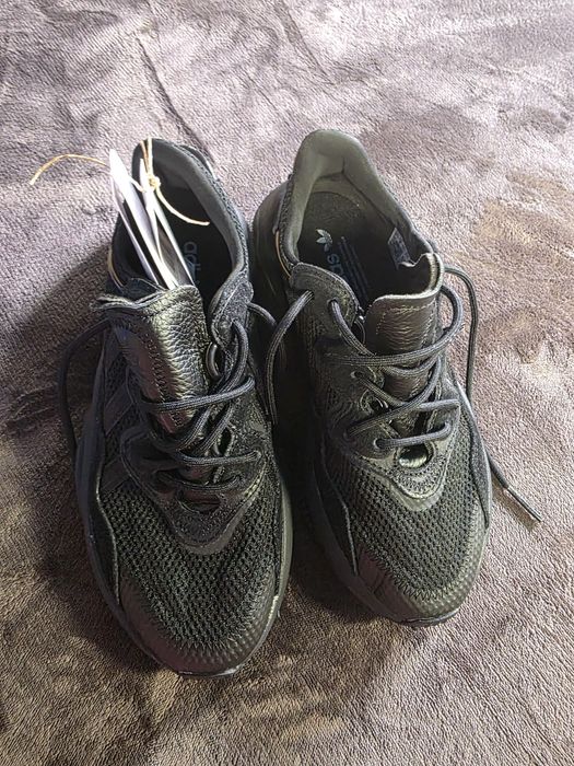 Vand adidasi Adidas si Tommy Jeans