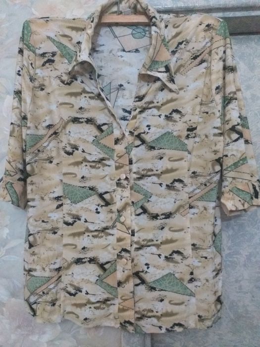 Продаётся женская кофта большой размер очень нарядная.