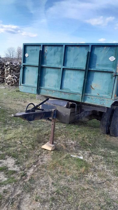 Remorcă basculabilă pe 3 părți