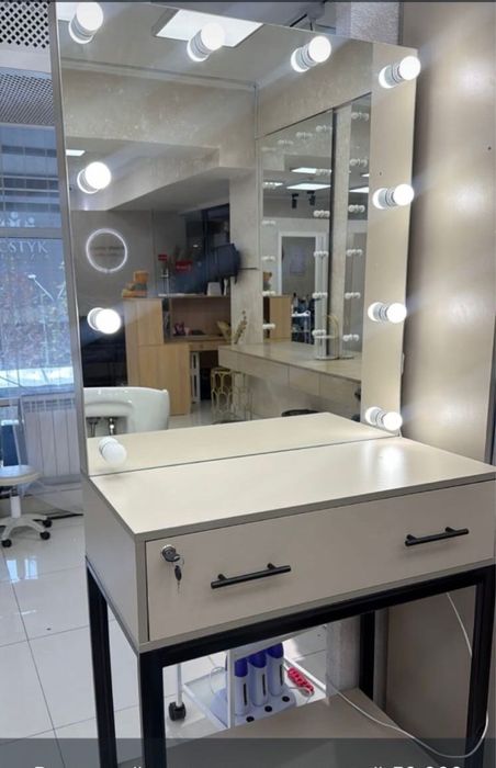 Продается стол для визажа