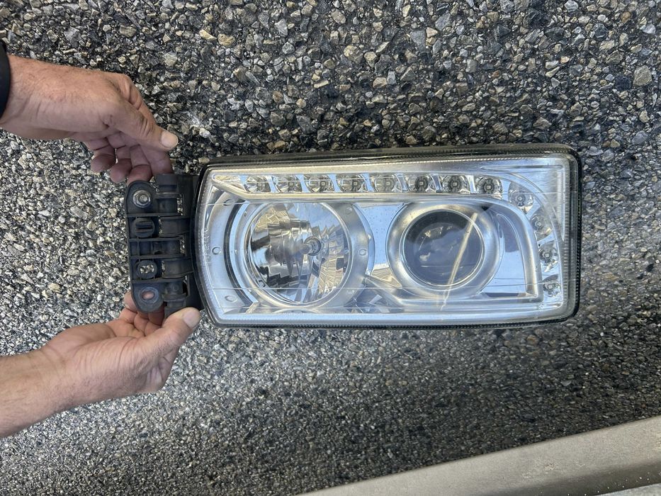 Фарове за камион Ивеко - евро 6 , два броя, ляв и десен
