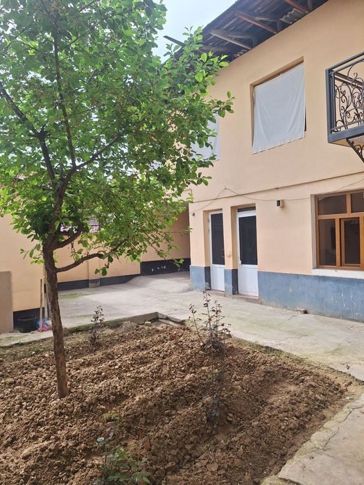 Olmazor Tumanida uy sotiladi 6 ta xonali