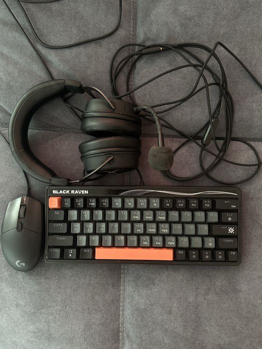 Продам нашуники , клавиатуру и мышь