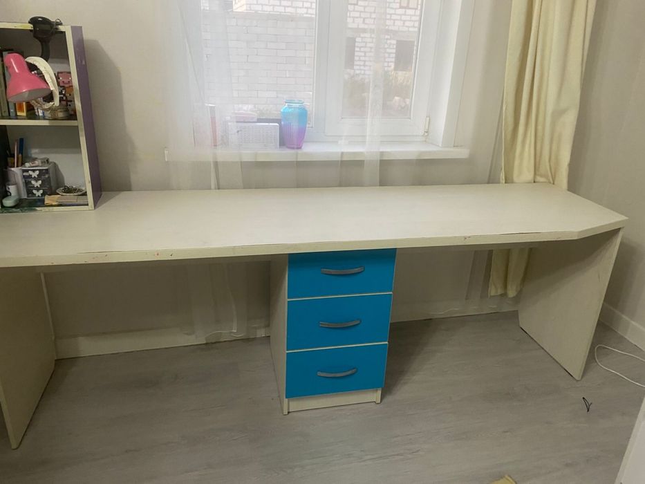 Продам стол на двоих детей.