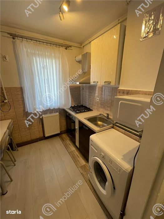 Apartament 3 camere decomandate si balcon inchis zona Strand Sibiu