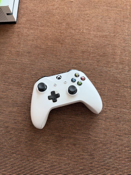 Vand consola xbox one s