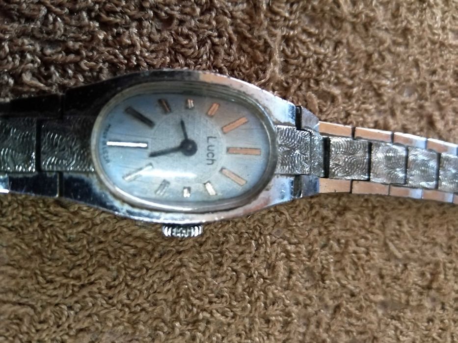 Продавам часовници