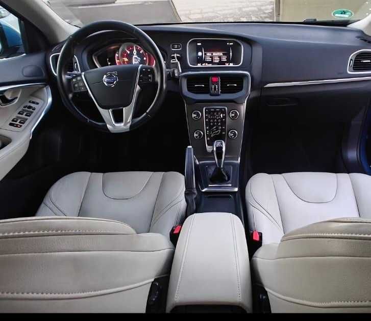 VOLVO V40 2015 — imagine 4