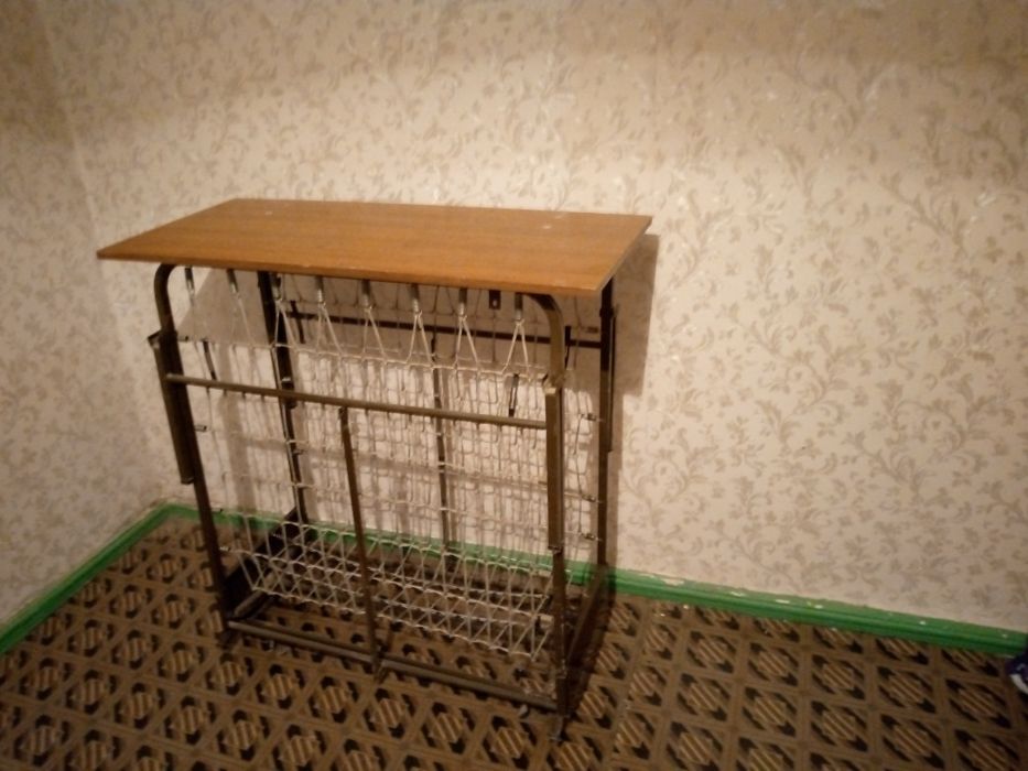 Продам срочно железную кровать полуторка 1.5 раскладная.