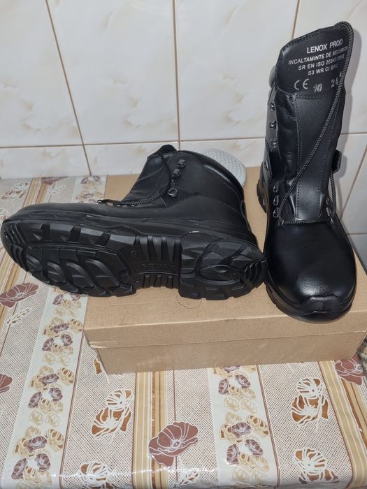 Vând bocanci nr. 41 noi