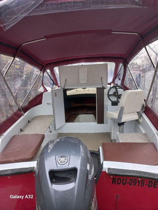 Vând barcă complet echipata