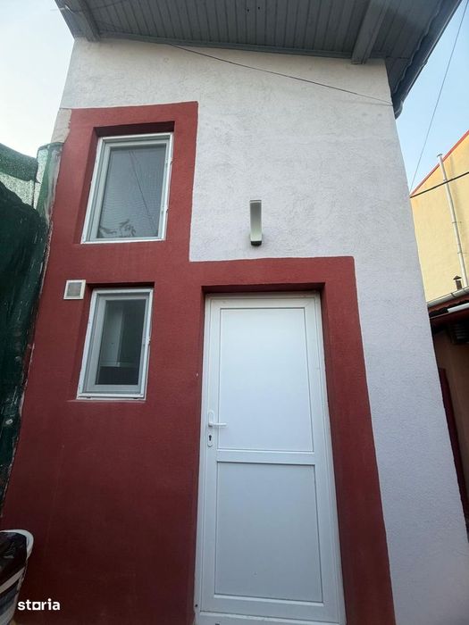 Garsoniera cu curte si intrare separata, situata in zona Grozavesti.
