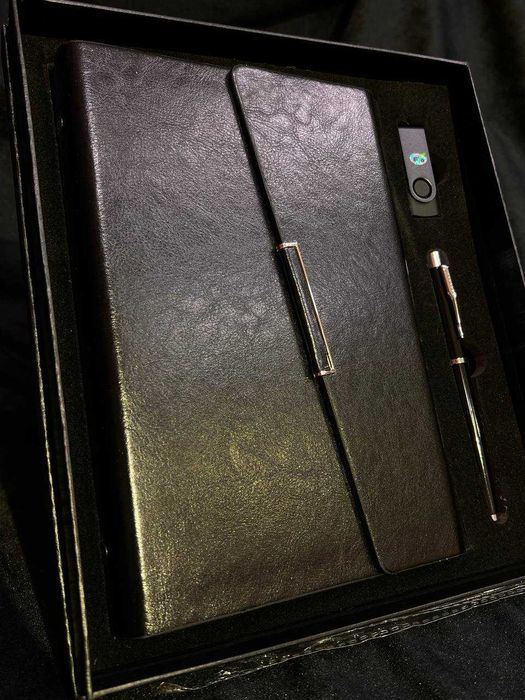 Подарочный комплект – блокнот, флешка и ручка в наборе