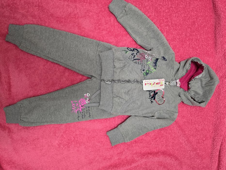 Продам спортивный костюм примерно до 3-х лет в зависимости от ребёнка